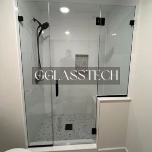 تصویری از یک کابین دوش نصب شده با درب ریلی